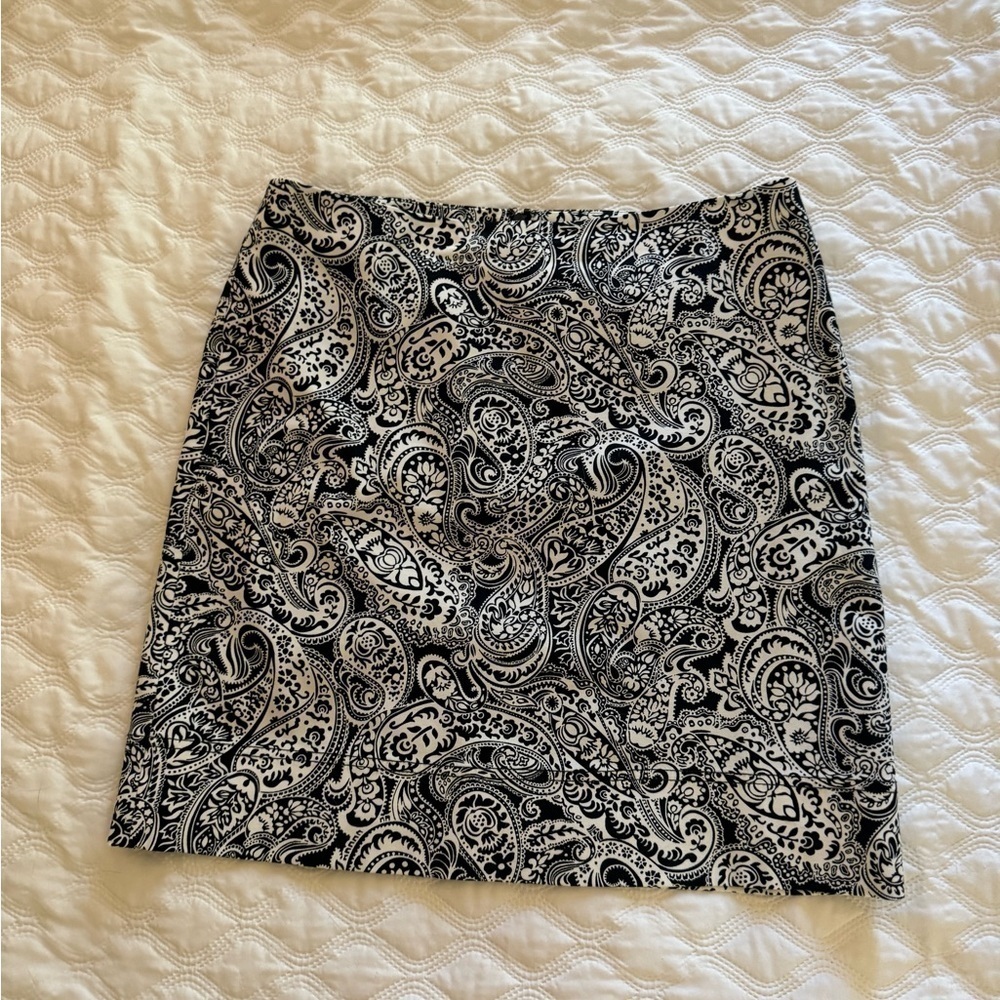 Talbots Pencil Paisley Skirt size 10. Black-white